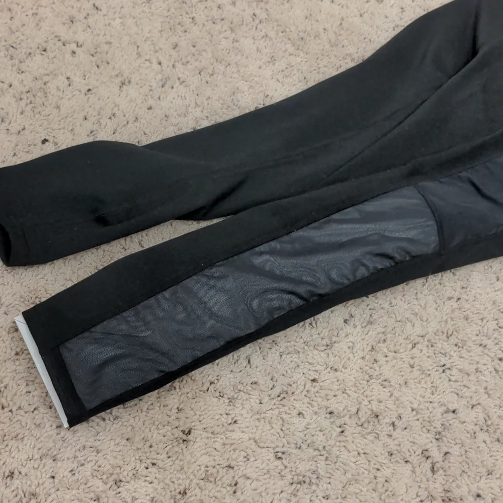PowerHold by Fabletics black leggings 3 pockets mesh side panels high rise crop - Picture 2 of 6
